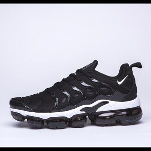 NIKE AIR VAPORMAX TN PLUS RUNNING SHOES-BLACK/WHITE